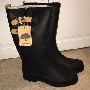 Waterproof rain boots
